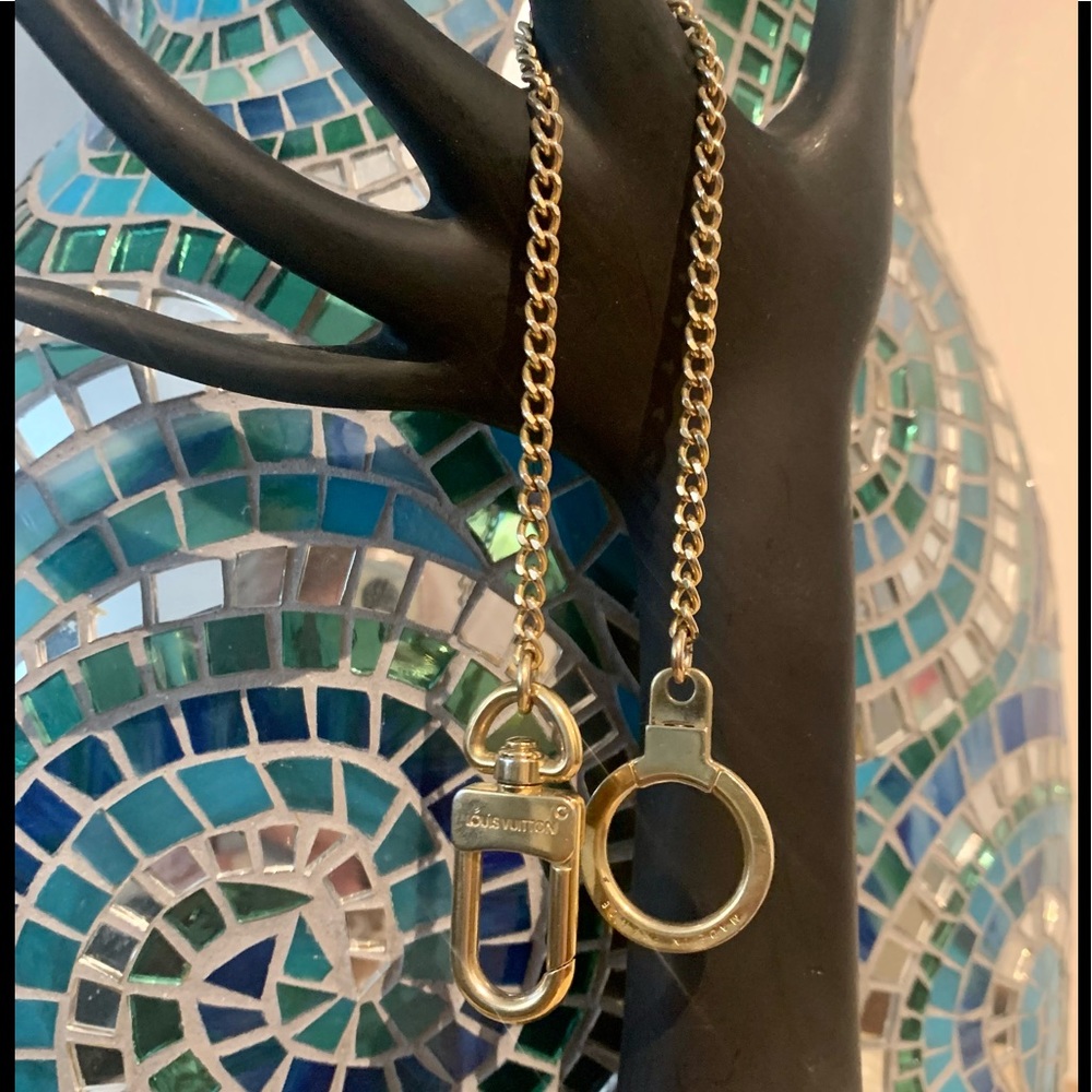 Louis Vuitton gold chain key clip for bag. Authentic
